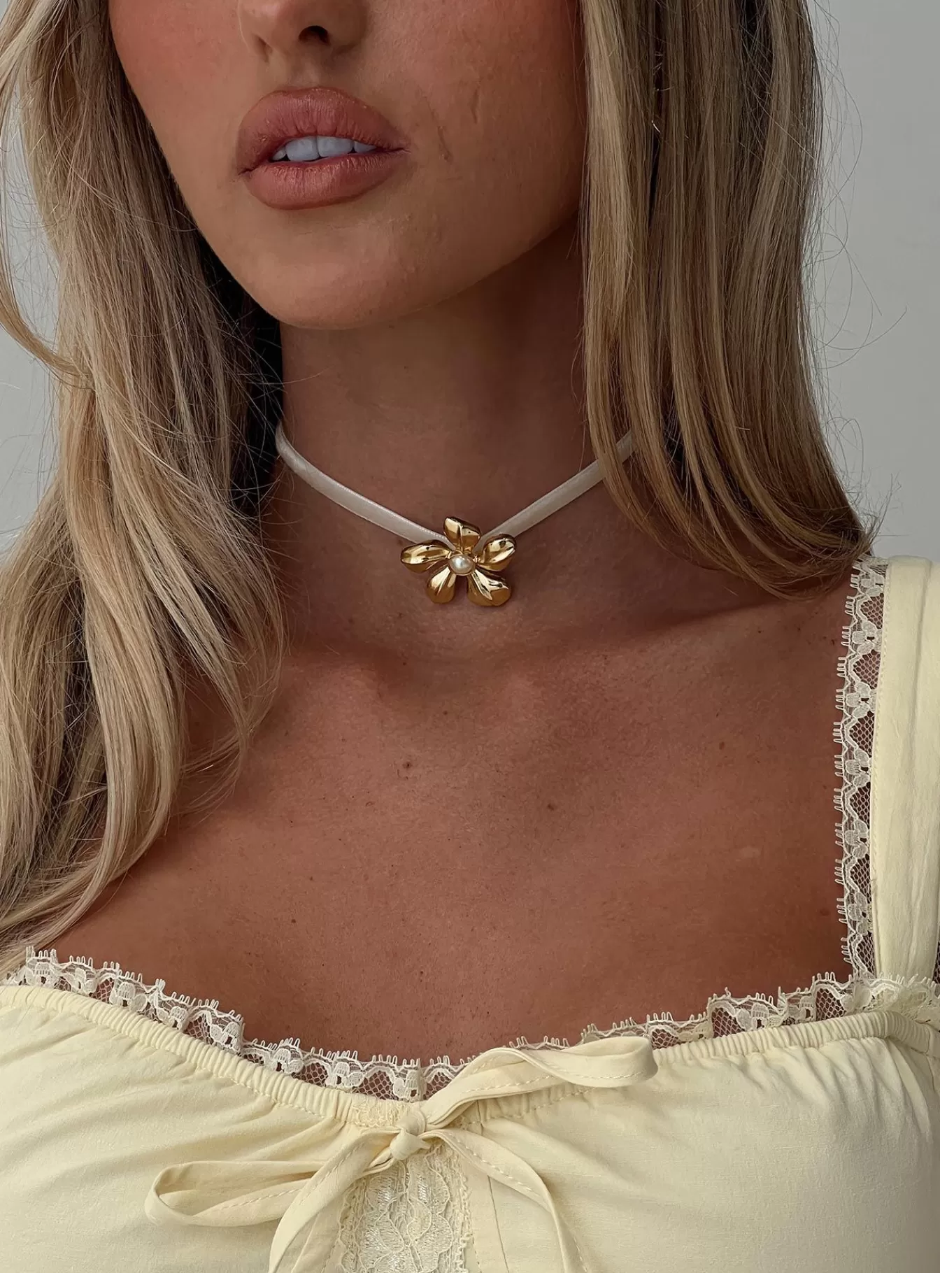 Princess Polly Lower Impact | Finlie Tie Flower Choker Gold