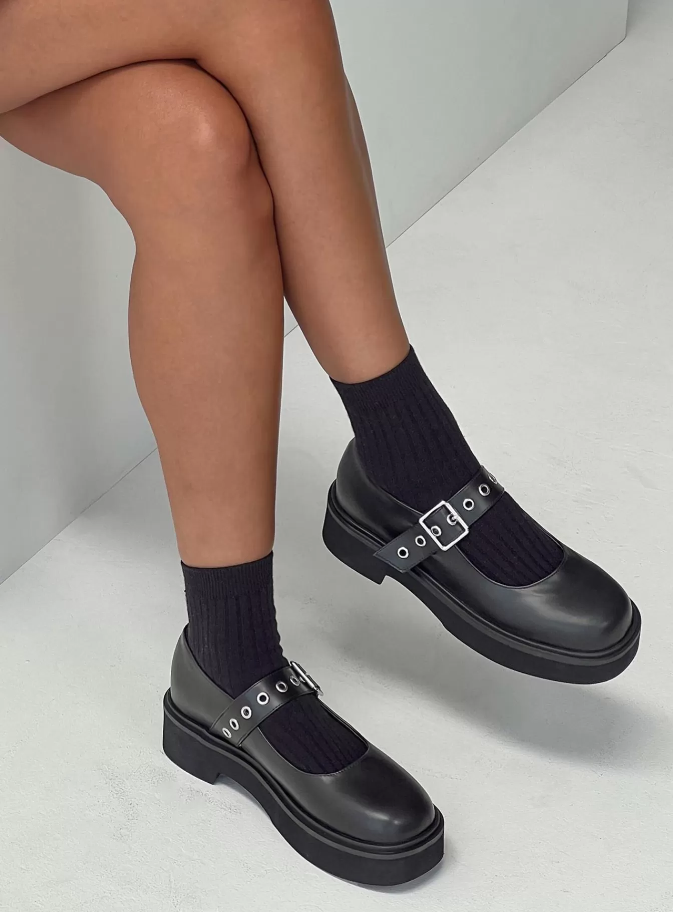 Princess Polly Lower Impact | Raddix Flats Black